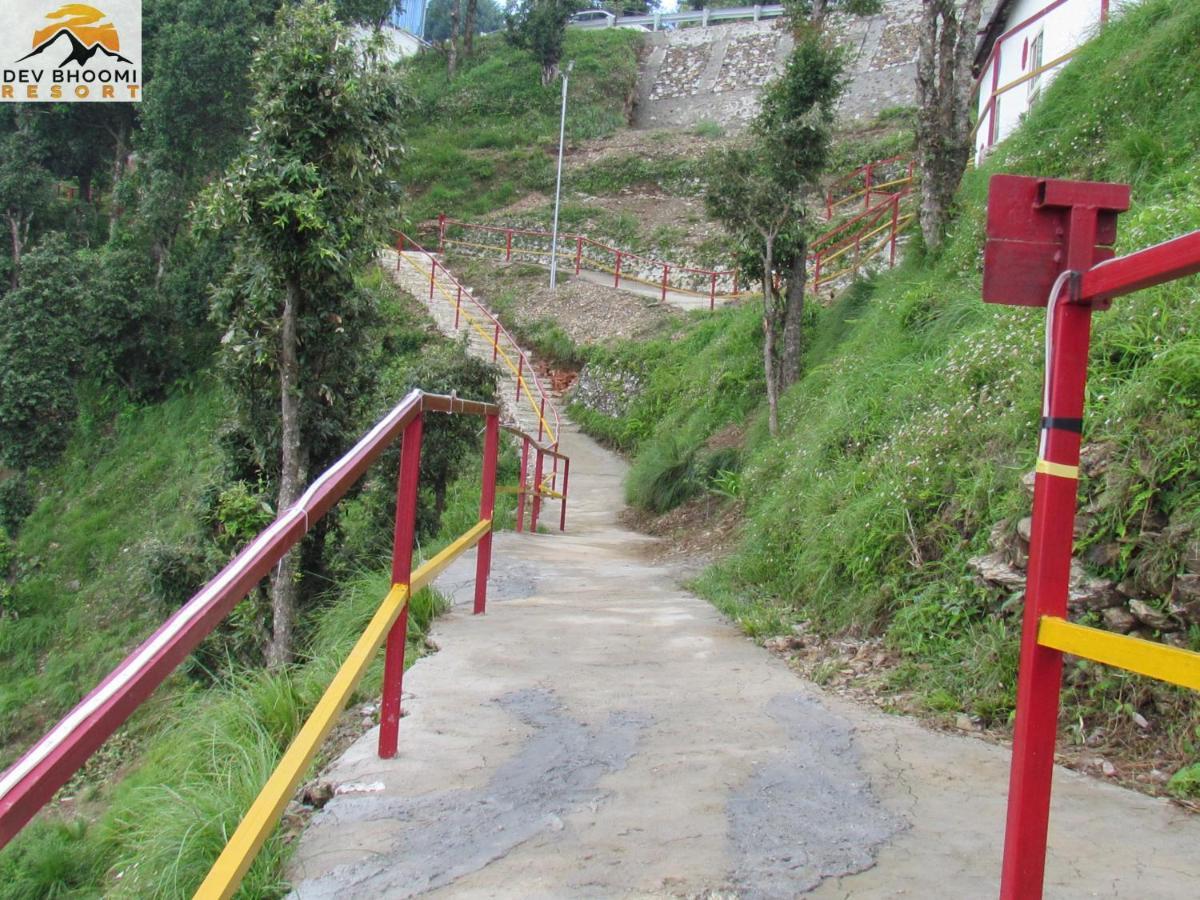 Dev Bhoomi Resort Kanatal Exterior photo